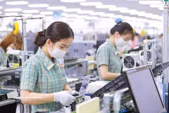 Outre l’augmentation du nombre et de la valeur des projets d’IDE, les nouveaux flux de capitaux vers le Vietnam devraient également présenter un contenu technologique plus élevé, contribuant ainsi à la transformation du modèle de croissance du pays. Photo: VNA