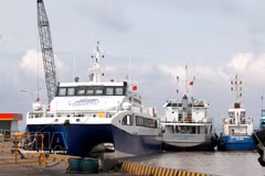 De nouvelles réglementations sur l'entrée, la sortie et le transit des navires dans les eaux territoriales vietnamiennes, entreront officiellement en vigueur en octobre. Photo: VNA