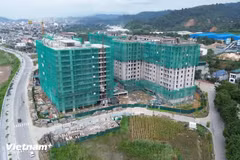 L'économie a progressé de 8,18 % au cours du premier semestre de l'année, jetant ainsi des bases importantes pour atteindre les objectifs fixés pour 2026. Photo: VietnamPlus