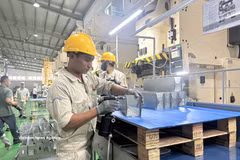 Ligne de production de pièces automobiles et de moto chez Vietnam Precision Industrial No.1 Co., Ltd. (VPIC1), dans le parc industriel de Ba Thiên 2, province de Phu Tho. Photo : VNA