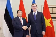 Le Premier ministre vietnamien Pham Minh Chinh (à gauche) et son homologue estonien Kristen Michal à Tallinn, le 6 juin 2025. Photo : VNA