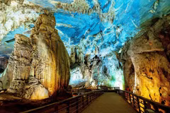 La grotte de Phong Nha, surnommée «Nam Thiên dê nhât dông», littéralement la grotte la plus belle du Vietnam, à environ 50 km au nord-ouest de la ville de Dông Hoi, dans la province de Quang Binh (Centre). Photo: VNA