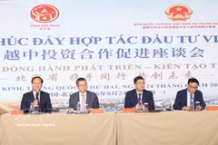 Des responsables de la province de Bac Ninh et de l'ambassade du Vietnam en Chine lors du séminaire, à Pékin, le 24 août 2026. Photo : VNA