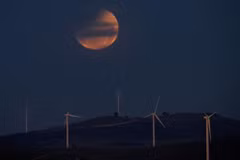 Une éclipse lunaire transforme la Lune près de la capitale australienne, Canberra, le 14 mars 2025. Photo : AFP/VNA