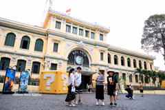 La Poste centralede Hô Chi Minh-Ville, construite de 1886 à 1891, est l’un des plus anciensbâtiments de la mégapole du Sud. Photo: VNA