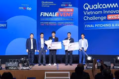 Les lauréats de la finale du Qualcomm Vietnam Innovation Challenge lors de la cérémonie à Hô Chi Minh, le 20 août. Photo: VNA