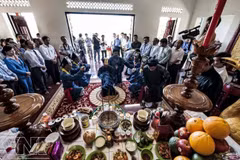 Le Festival des nids de salangane a eu lieu le 10e jour du 5e mois dans le temple dédié à l’ancêtre du métier, sur l’île de Hon Nôi, province de Khanh Hoa. Photo: VNP