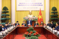 Conférence de presse pour annoncer les décrets du président de la République promulguant 12 lois adoptées lors de la 10e session de la 15e Assemblée nationale. Photo: VNA