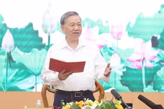 Le secrétaire général Tô Lâm s’exprime lors de sa réunion avec la Commission de la sensibilisation, de l’éducation et de la mobilisation des masses du Comité central du Parti communiste du Vietnam, à Hanoi, le 11 juin. Photo : VNA