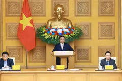 Le Premier ministre Pham Minh Chinh (debout) souhaite que les entreprises chinoises tirent parti du Vietnam comme pôle de production. Photo : VNA