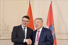 Le vice-Premier ministre permanent vietnamien Nguyên Hoa Binh (à droite) et le ministre-président du Land de Hesse, Boris Rhein. Photo : VNA