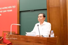 Le président de l’Assemblée nationale Trân Thanh Mân présente son exposé devant 95 membres du Comité central du Parti du 14e mandat réunis mercredi 16 septembre pour une deuxième formation de perfectionnement à l’Académie nationale de politique Hô Chi Minh. Photo:; VNA