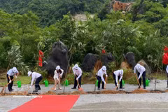 Cérémonie de mise en chantier de la première usine de transformation d'épices biologiques destinées à l'exportation à Cao Bang, le 24 août 2026. Photo : VNA