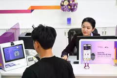 Les banques commerciales ont déployé une série d’initiatives destinées à garantir la sécurité des transactions de leurs clients. Photo : cafef.vn