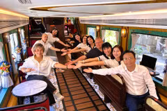Dans le train Hanoi-Ninh Binh. Photo: Département du tourisme de la province de Ninh Binh