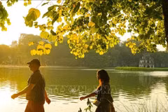 Le lac Hoàn Kiêm ou lac de l'Épée restitué, à Hanoi. Photo: VNA