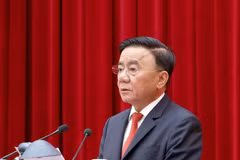 Le membre du Politburo et membre permanent du Secrétariat du Comité central du Parti, Trân Câm Tu, prend la parole lors de la conférence, à Hanoi, le 17 mars. Photo : VNA