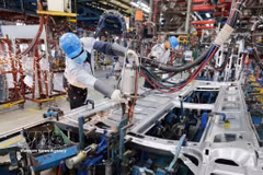 Production automobile à l’usine de Ford Vietnam, coentreprise entre Ford Motor Company, grand constructeur automobile américain, et la société Song Cong Diesel. Photo : VNA