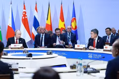 Le Premier ministre vietnamien Lê Minh Hung s’exprime lors de la séance plénière du Sommet commémoratif du 35e anniversaire des relations ASEAN-Russie, à Kazan, capitale de la République du Tatarstan, en Fédération de Russie, le 18 juin. Photo : VNA