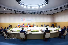Le Premier ministre vietnamien Lê Minh Hung et d’autres dirigeants des pays membres de l’ASEAN au Sommet commémoratif du 35e anniversaire des relations ASEAN-Russie, à Kazan. Photo : VNA