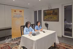 Des membres de la Mission permanente du Vietnam à Genève participant au séminaire, à Genève, le 3 septembre. Photo: VNA