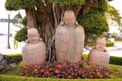Trois statues de Bouddha en céramique au corps d'oiseau seront présentées à l’exposition. Photo : Sun World Ba Den Mountain 