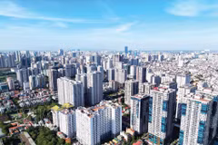 Le Vietnam figure parmi les dix pays ayant enregistré les plus fortes améliorations en matière de transparence du marché immobilier, aux côtés de la Pologne, de la Thaïlande, de l’Australie, du Qatar, de la République de Corée, de l’Inde, de l’Arabie saoudite, de Dubaï et d’Abou Dabi. Photo: VNA