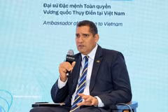 L’ambassadeur de Suède au Vietnam, Johan Ndisi, s’exprime lors du Forum des entreprises Vietnam-Pays nordiques, tenu le 29 octobre dans le cadre du Forum économique d’automne 2026 à Hô Chi Minh-Ville. Photo : VNA