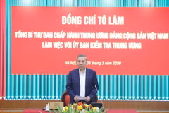Le secrétaire général du Parti, Tô Lâm, s’adresse à la réunion avec la Commission d’inspection du Comité central du Parti, à Hanoi, le 5 mars. Photo : VNA