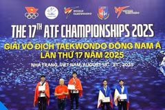 Luu Quyên Phuoc du Vietnam en première position de l'épreuve de poomsae libre simple hommes des 17es Championnats de taekwondo d'Asie du Sud-Est et des Championnats juniors, à Khanh Hoa, le 19 août. Photo: VNA