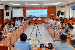 Table ronde sur le commerce du bois et des produits dérivés entre le Vietnam et les États-Unis est organisé le 24 juin par le Département des forêts et de la protection des forêts du ministère de l’Agriculture et de l’Environnement, les principales associations vietnamiennes du bois et Forest Trends. Photo : VNA