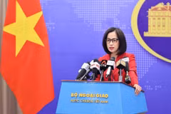 La porte-parole du ministère des Affaires étrangères, Pham Thu Hang, répond aux questions des journalistes lors du point presse régulier, à Hanoi, le 8 janvier. Photo : VNA