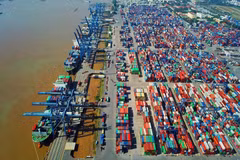 Conteneurs au port de Cat Lai, à Hô Chi Minh-Ville. Photo : Baodautu