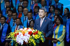Le Premier ministre Le Minh Hung prend la parole lors de la cérémonie d’annonce des produits labellisés « Marque nationale vietnamienne » en 2026. Photo : VNA