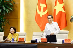 Le président de l’Assemblée nationale, Trân Thanh Mân, s’exprime lors de la conférence entre la permanence du Comité du Parti de l’Assemblée nationale et les chefs des cellules du Parti des délégations parlementaires des provinces et villes. Photo : VNA