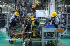 THACO mise sur un déploiement massif de technologies de pointe et d’équipements modernes pour booster la productivité et la qualité de sa gamme automobile. Photo : VNA