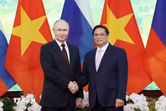 Le Premier ministre Pham Minh Chinh (à droite) rencontre le président russe Vladimir Poutine à Hanoi, en juin 2024. Photo : VNA