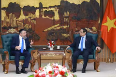 Le Premier ministre Pham Minh Chinh (à droite) et le ministre israélien du Travail, le rabbin Yoav Ben Tzur, à Hanoi, le 21 mai. Photo : VNA