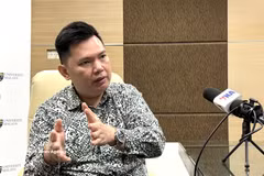 Collins Chong Yew Keat, analyste en stratégie, sécurité et affaires étrangères à l’Université de Malaya (Malaisie), au micro de la VNA. Photo : VNA