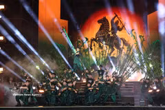 Spectacle lors de la cérémonie de lancement de la série d’événements sur la sécurité nationale. Photo: VNA