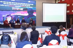 Des délégués se réunissent lors d’un débat tenu dans le cadre de la conférence pour sensibiliser le public à la traite des êtres humains dans les centres d’escroquerie. Photo : VietnamPlus