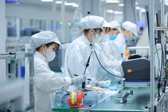 Le Vietnam met en œuvre une stratégie visant à former des ressources humaines de haute qualité pour l'industrie des semi-conducteurs. Photo : VNA