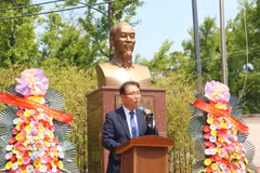 Le professeur Park Yeon Kwan, directeur du département de langue vietnamienne de l’Université d’études étrangères Hankuk s’exprime lors de l’événement. Photo : VNA