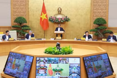 Le Premier ministre Pham Minh Chinh s’exprime lors de la réunion mensuelle du gouvernement, à Hanoi, le 6 avril. Photo : VNA