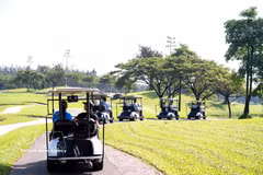 Des touristes MICE découvrent les prestations haut de gamme du Song Be Golf Resort, situé à proximité de Hô Chi Minh-Ville. Photo : VNA