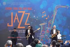 Le jazz prend l'air à la Maison octogonale du jardin de fleurs Ly Thai Tô, à Hanoi, le 27 septembre. Photo : VGP