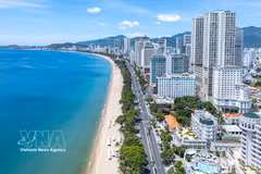 Une vision de Nha Trang. Grâce à la dernière étude d’Hotels.com, les voyageurs avisés peuvent choisir précisément leur prochaine destination et profiter d’un séjour dans un hôtel cinq étoiles à un prix défiant toute concurrence. Photo: VNA