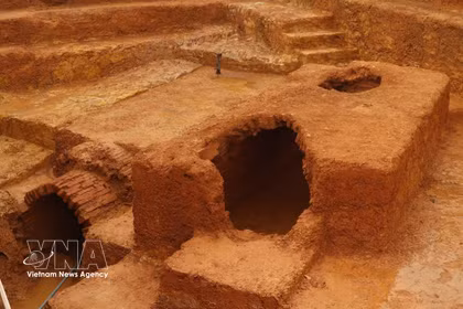 Des tombes anciennes et de précieux artefacts mis au jour à Nghe An