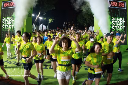 Les coureurs participent avec enthousiasme à la course. Photo : VNA