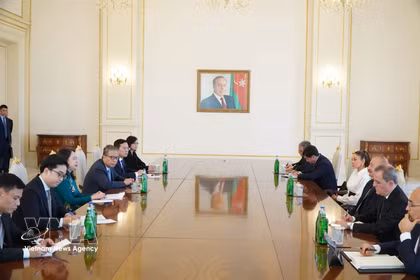 Entretien entre la vice-présidente de la République, Vo Thi Anh Xuan, et le président azerbaïdjanais Ilham Aliyev et la première vice-présidente Mehriban Aliyeva. Photo: VNA